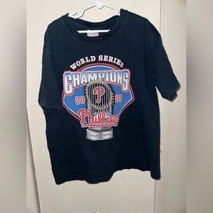 Kid’s  Philadelphia Phillies Gildan T-shirt Size Medium.